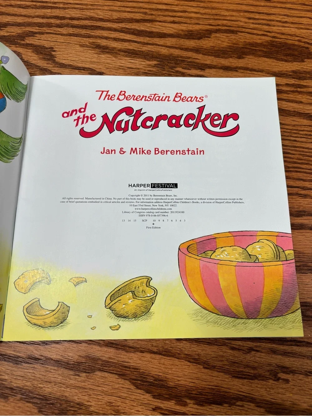 BERENSTAIN BEARS Trim the Tree Flap Book and The Nutcracker Jan & Mike Christmas